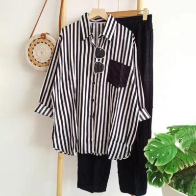 Conjunto de 2 piezas de camisa y pantalones para mujer, conjunto de blusa con solapa y mangas largas con bolsillos en el pecho y estampado de rayas a juego de colores, conjunto de pantalones holgados con cintura elástica