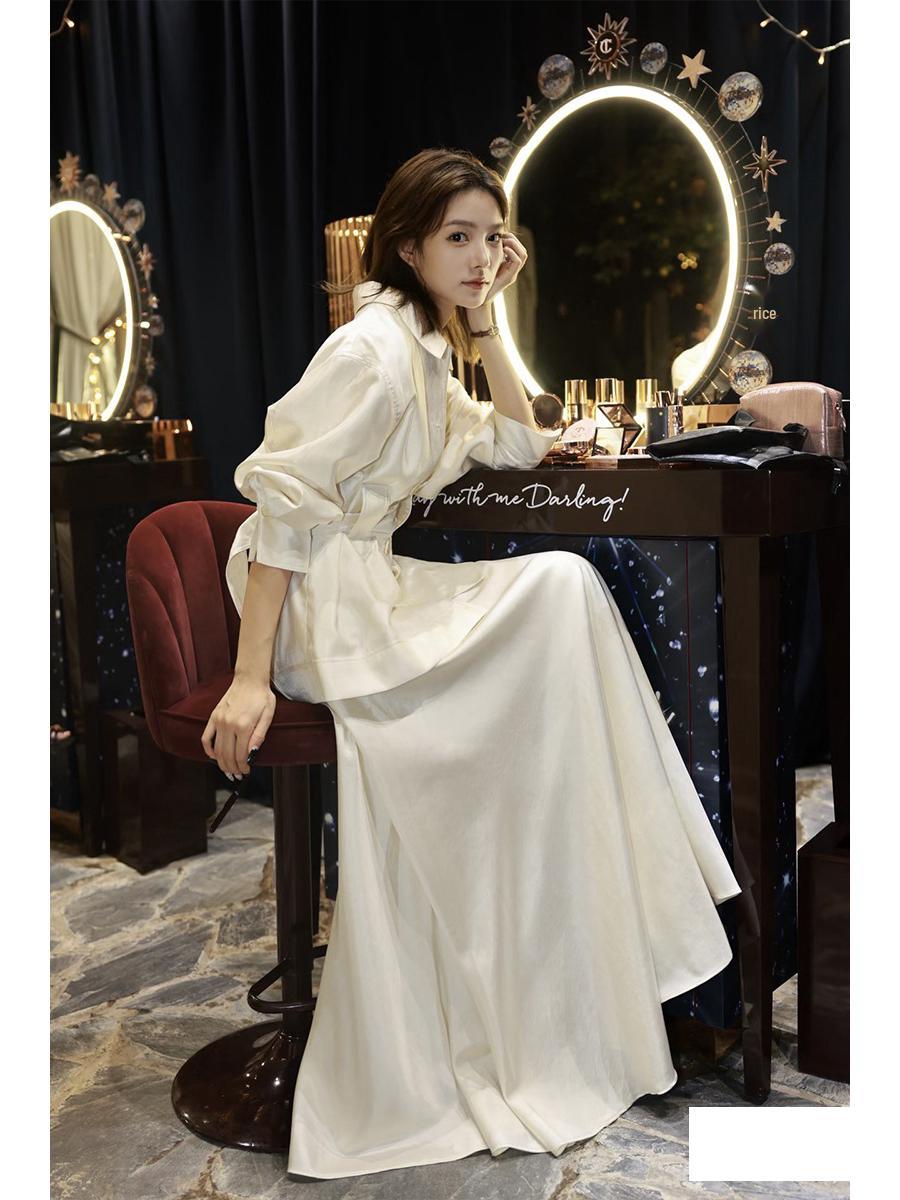 

White Iridescent Twill Trench Coat & Wide-Hem Skirt Suit by Wan Zhi XS