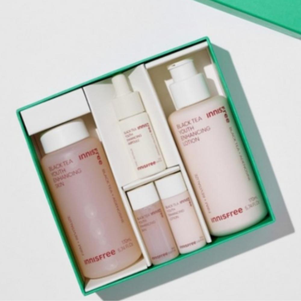 

Innisfree НОВЫЙ Набор средств по уходу за кожей с черным чаем для молодости