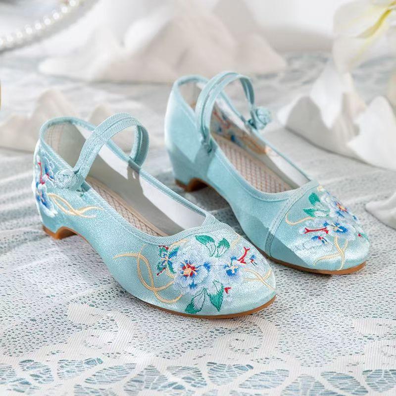 

2026 Woman s Chinese Traditional Low Heel Embroidered Flower Shoe Soft Sole Non Slip Ethnic Style Buckle Strap Cheongsam Shoes 35 синій
