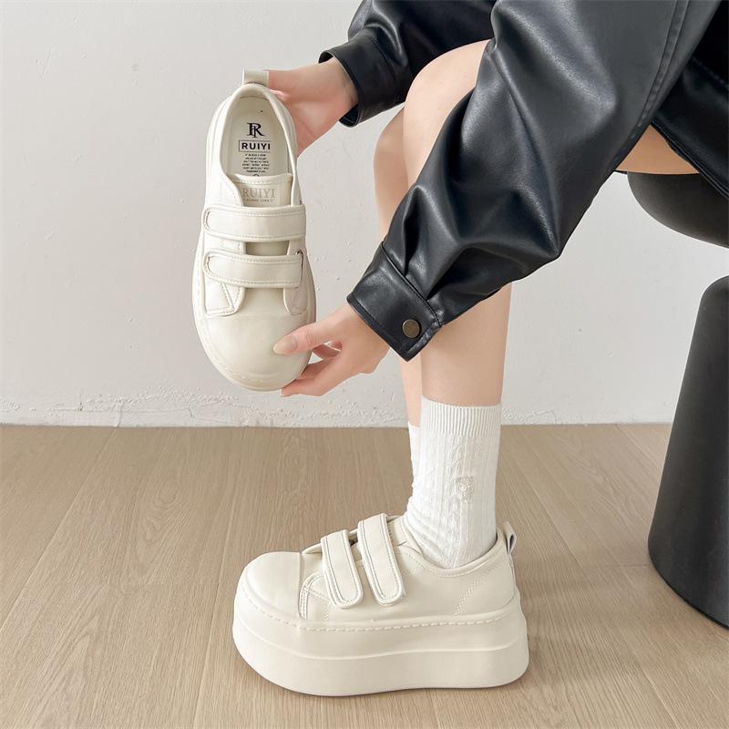 Popular lightweight and versatile round head thick-soled little white shoes women's 2025 new autumn heightening soft-soled casual board shoes