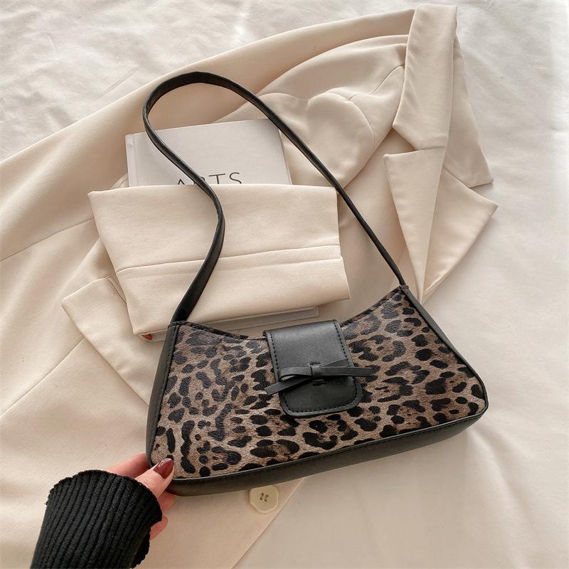 

2025 Trend New Small Square Bag Leopard Print Temperament Handbag Premium Texture Shoulder Crossbody Bag Women s Bag Premium Sense