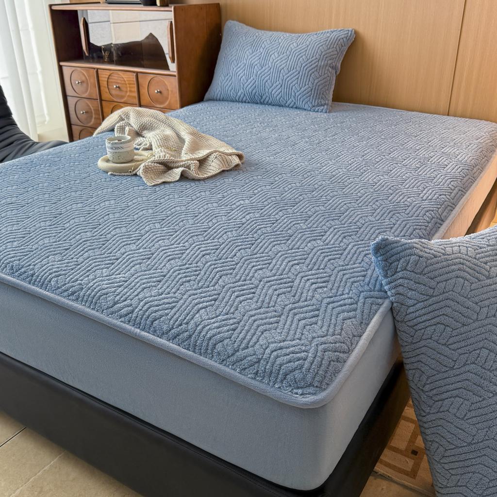 Taffeta Velvet Thickened Fitted Sheet with Pillowcases Winter Warm Plush Mattress Protector Queen Size Mattress Waterproof Cover