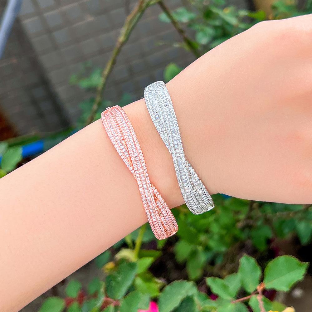 Women'S Creative Design Copper Gold-Plated Micro-Inlaid Zircon Cross Bracelet Full Of Diamonds Three-Dimensional Jewelry