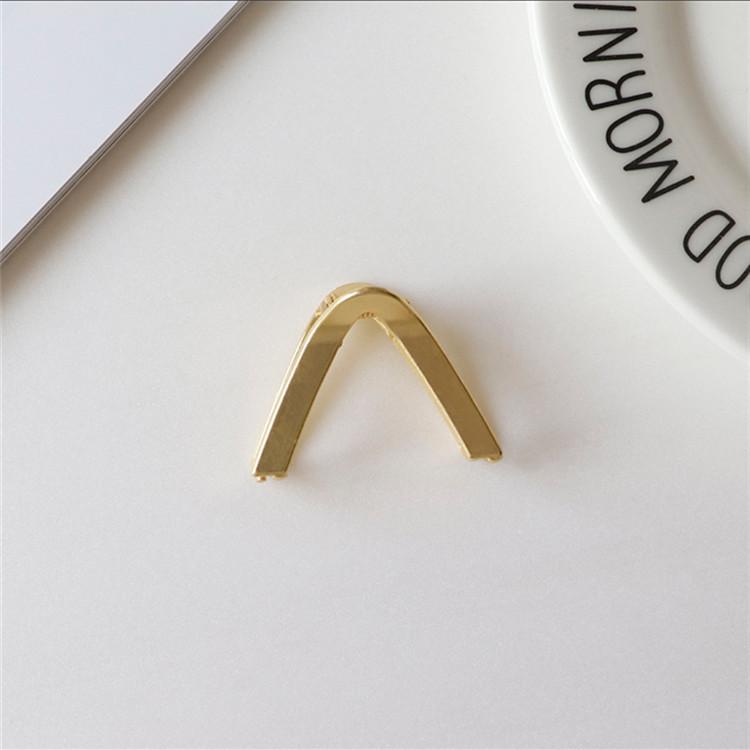 V-shaped Hair Claws Fashionable Gold Color Metal Hair Clips Small Practical Ponytail Ornament Korean Popular Headwear