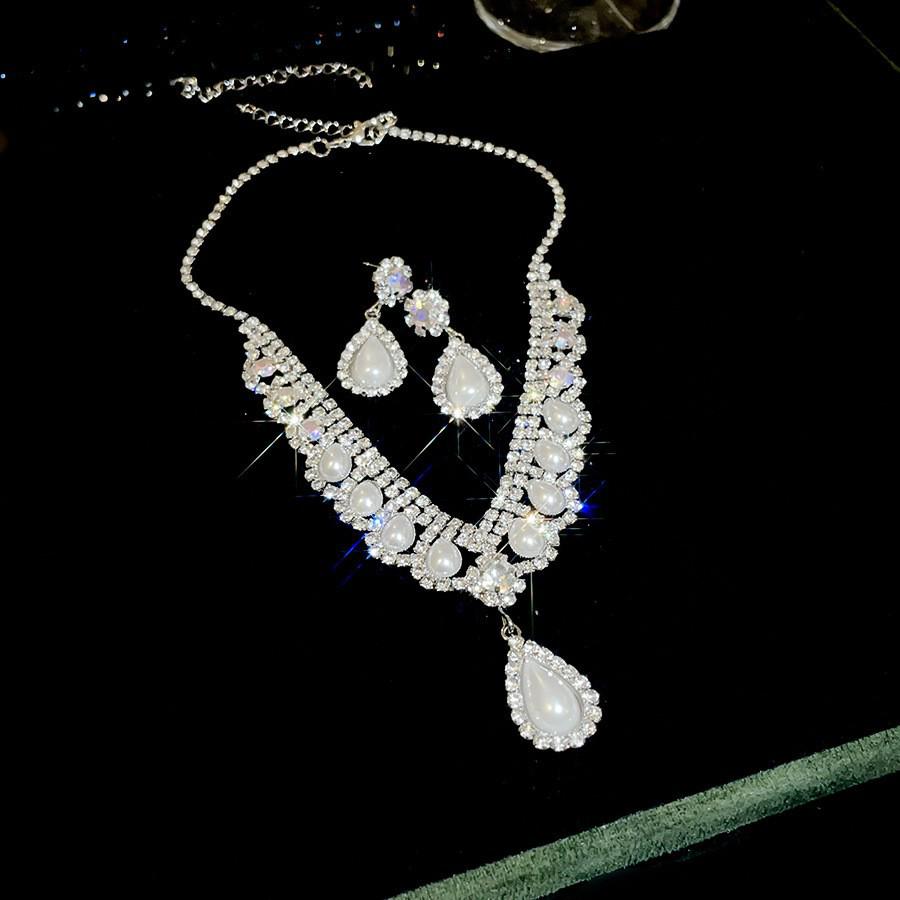Set di Orecchini e Collana con Diamanti a Goccia: Lussuosa Collana Girocollo con Pendente Gioiello per Donna