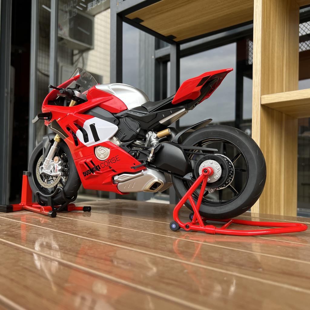 Spray 1/6 Ducati V4S Racing Motorcycle Alloy Diecast Model Car Trendy Indoor Furniture Toys Ornaments Collection Hobbies Holiday