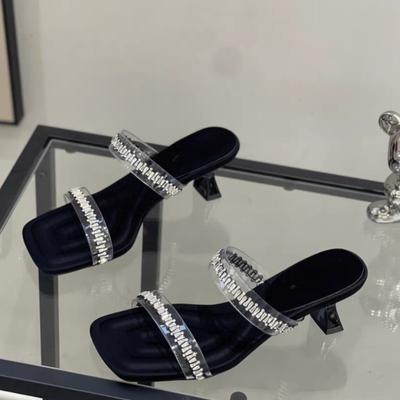 Neue Strass Coole Drag Damen Sommer Neu Auswärts Tragen Eckiger Kopf Transparenter Gürtel Dünner Absatz Temperament Flip-Flops