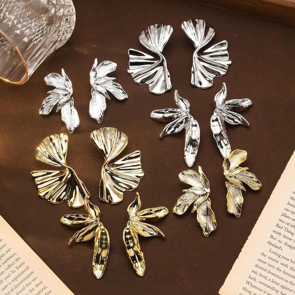 Retro 3D Big Flower Leaf Earrings: High-End Luxury Studs with Exaggerated Style and Fashionable Personality