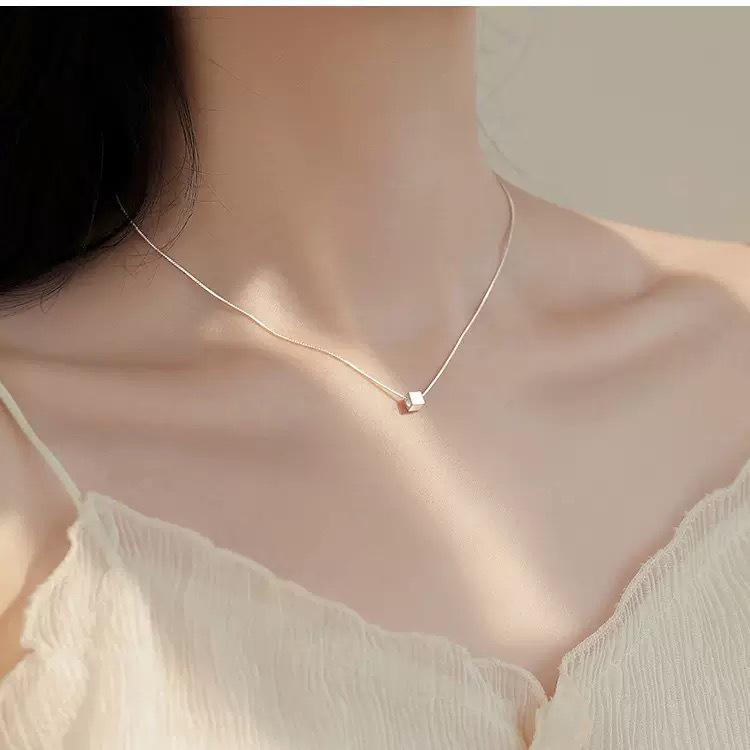 Korean Style Geometric Square Sugar Cube Necklace - S925 Sterling Silver, Women's Light Luxury Clavicle Chain with Pendant.
