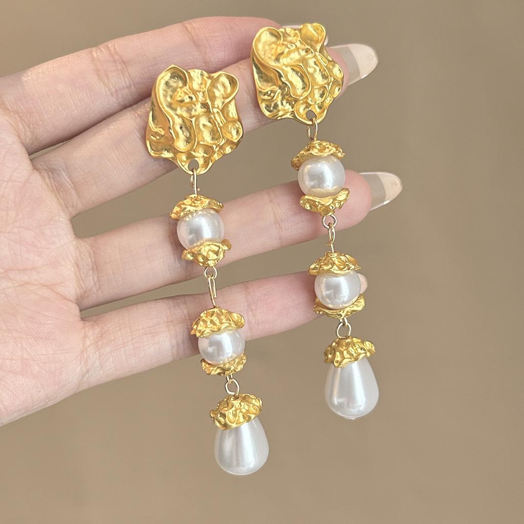 Traditional Chinese style retro earrings, fashionable and simple earrings, unique and refined earrings for women