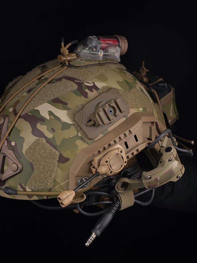 Adaptateur de Montage de Lampe de Casque d'Extérieur Prise de Vue Camping Casques Universels Support de Lampe Torche Fixation Auto-agrippante Rotatif