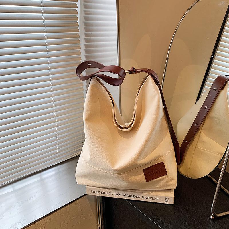Casual large-capacity canvas bag women's new versatile shoulder messenger bag college student tote bag