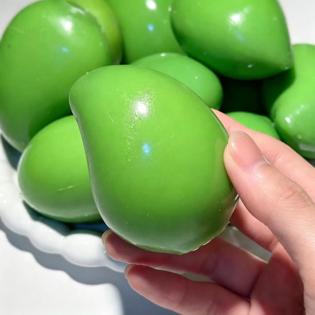 Handmade Crispy Mango Stress Ball Squeeze Toy, Color-Changing Mango Squishy Fidget Ball, ASMR Sensory Stress Relief Toy Gift