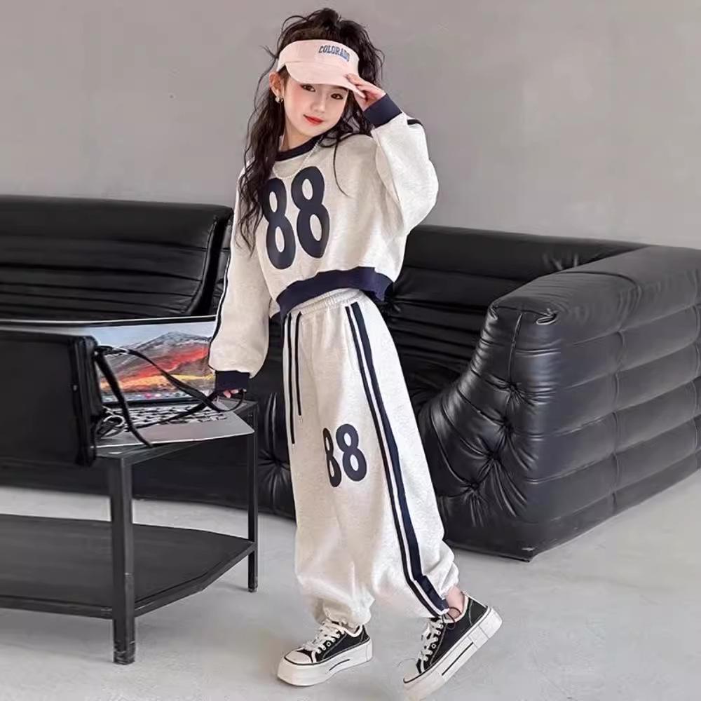 2024 Spring Fashion Girls' Loose Two-Piece Sportswear Set for Medium and Large Children.