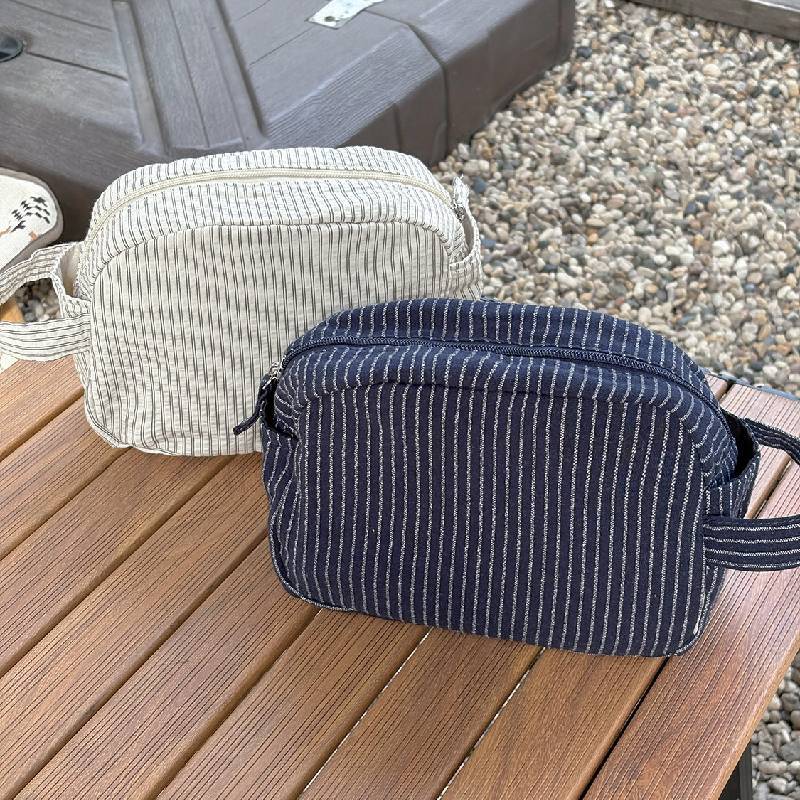 Minimalist Striped Makeup Bag With Polyester Material For Travel And Daily Use