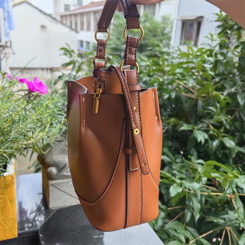 Brand Design Large Capacity Bucket Shoulder Bag with Wide Shoulder Strap Luxury Design Female Crossbody Bag PU Leather Handbag