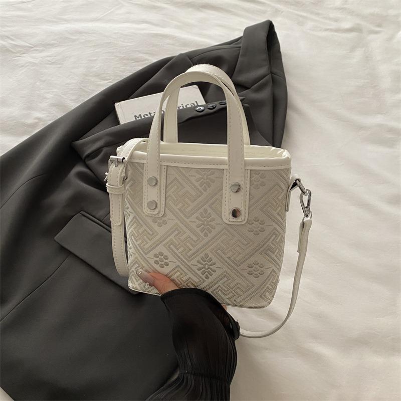 New Wanji pattern portable bucket bag high-end light luxury versatile shoulder messenger bag women