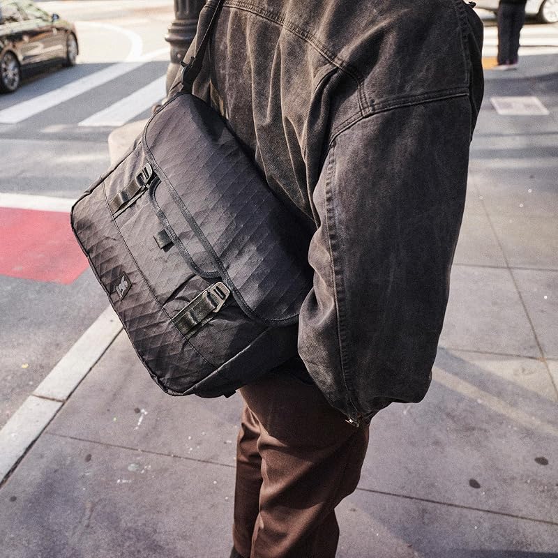 [Chrome] Shoulder Bag MIDTOWN 20L MESSENGER (Current Model) BLKX_BLACK X Black X 20L Water Resistant