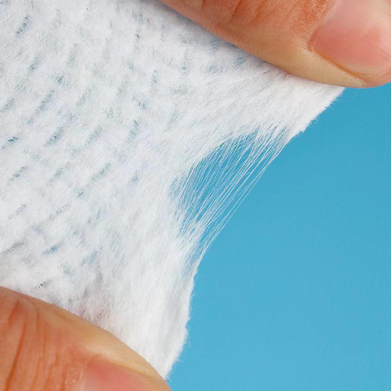 Extra-Large & Thick Compressed Facial Cleansing Towel - Disposable & Travel-Friendly, 4cm Diameter