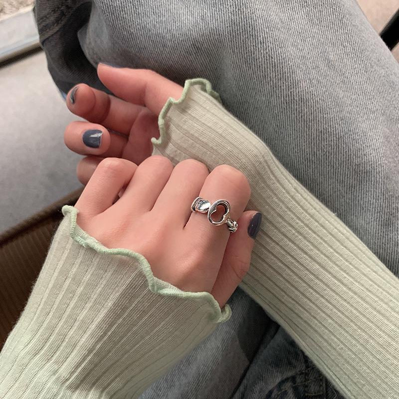 Retro Korean-Japanese Heart Key Buckle Ring - Trendy, Openable Hip Hop Style for Women Adjustable