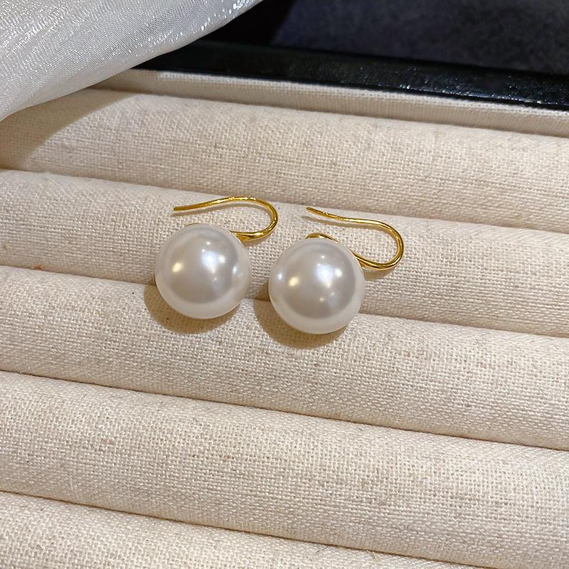 Zircon pearl simple earrings simple versatile retro Internet celebrity earrings fashion design earrings