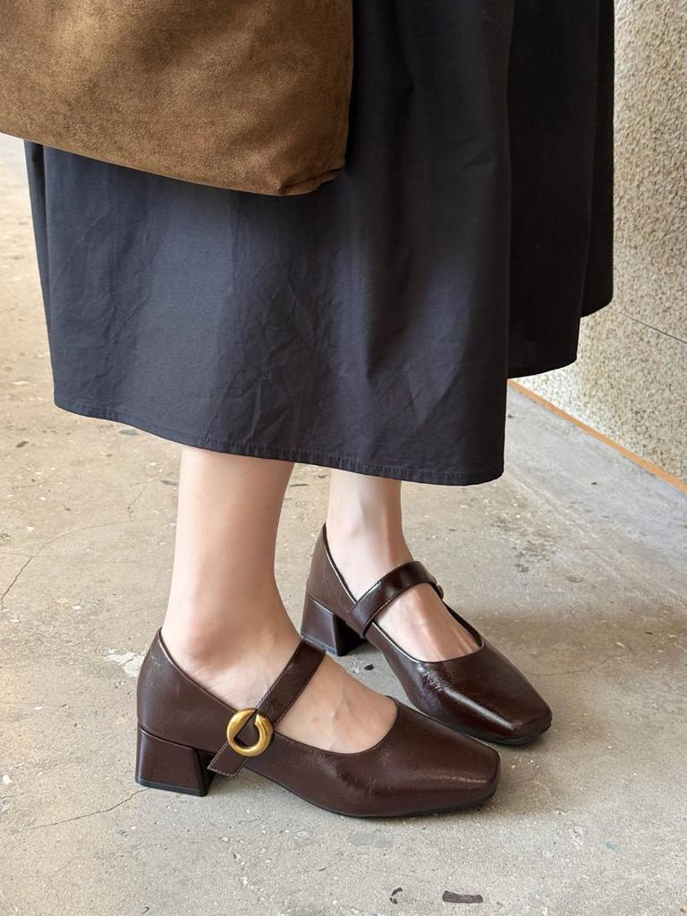 Square head one-word buckle Mary Jane shoes women's shoes 2025 autumn new models with skirts thick high heels and shallow mouth single shoes