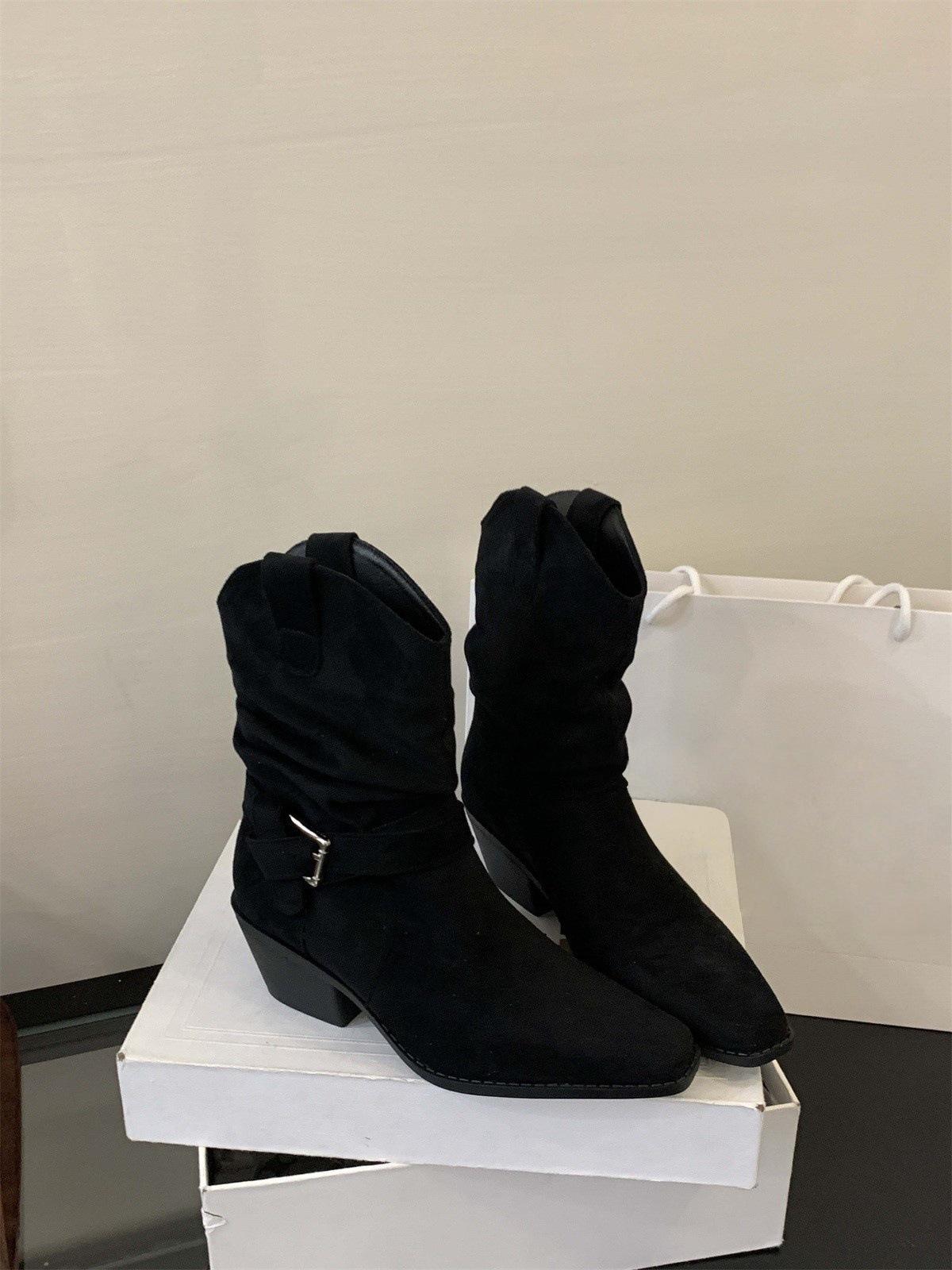 

2025 new retro style pointed head v mouth knight boots women s thick heel metal buckle suede short boots Martin boots versatile 35 чёрный