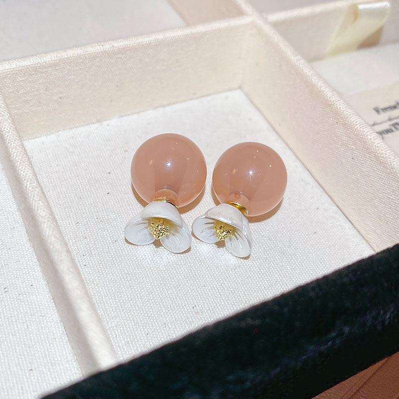 Silver Needle White Heart Tassel Earrings: Luxurious, Versatile, and Stylish Stud Earrings for Women.