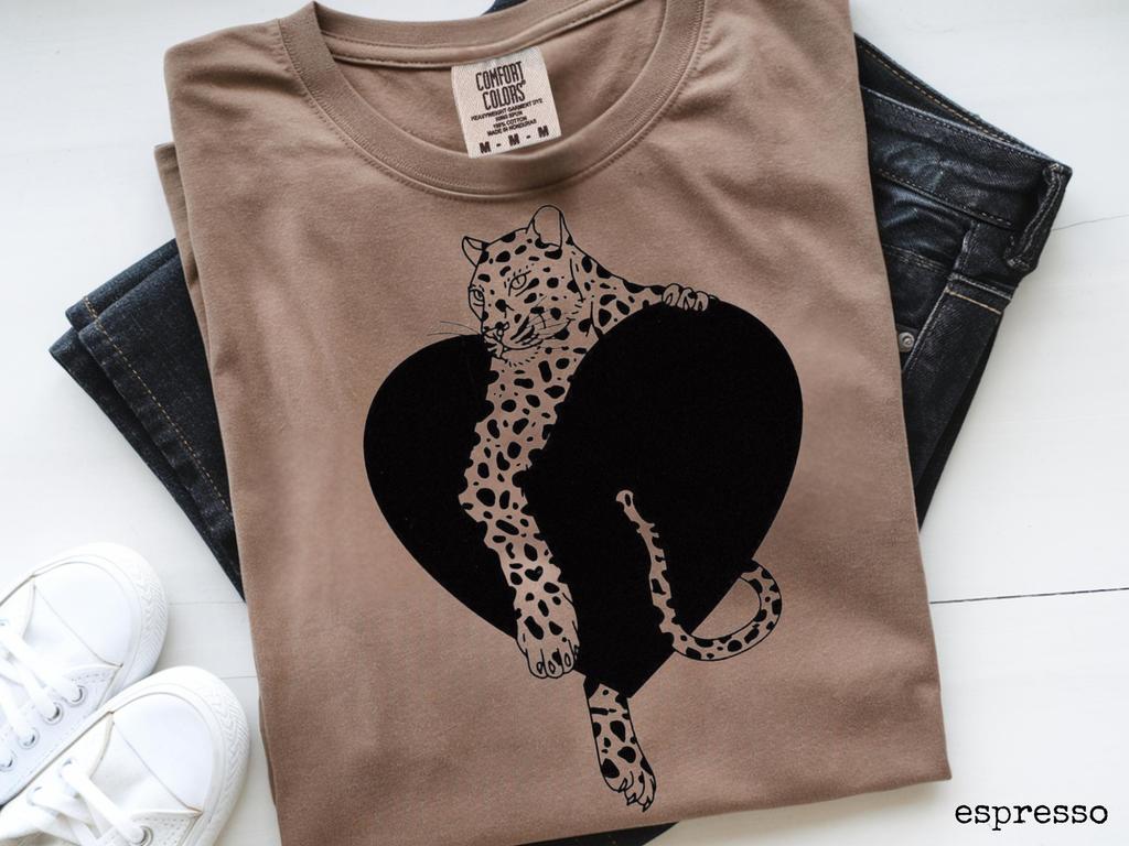 Vintage Leopard Heart Shirt, Tattoo Wild Cat Lover Gift, Animal Print T-Shirt, Retro Tee for Women, Cute Leopard Lover Graphic