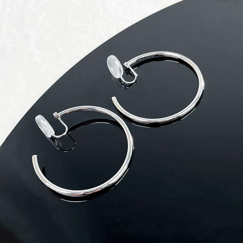 Pearl Mosquito Coil Disc Ear Clips: No-Pierce, Elegant French-Style Earrings for Women