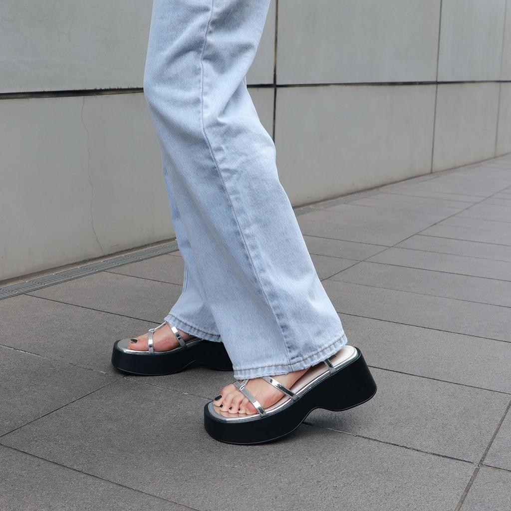 [EVOL] T-Strap Square Platform Sandals