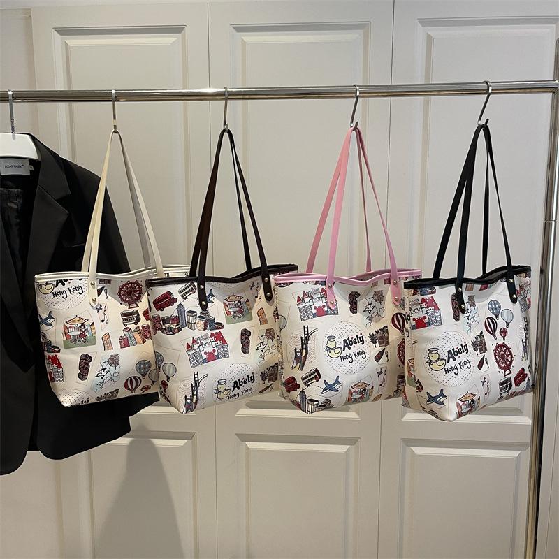 Bear Graffiti Shoulder Bag Women's Spring New Foreign Fashion Versatile Handbag Diagonal Span Bucket Bag