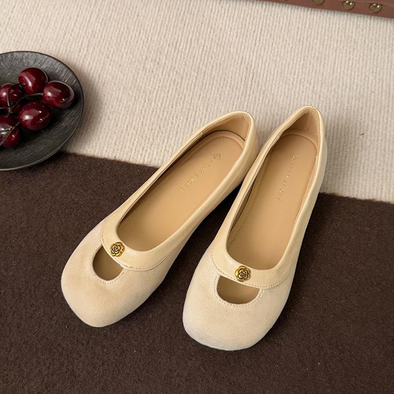 

Single shoes women s 2025 new spring flat-bottomed one-pedal skirt hollow Mary Jane women s shoes French evening wind beanie shoes 35