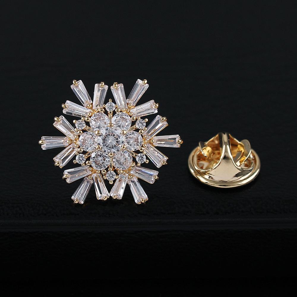 High-End Japanese Korean Snowflake Brooch for Women: Gold-Plated with Micro-Inlaid Zircon, Anti-Exposure Pin