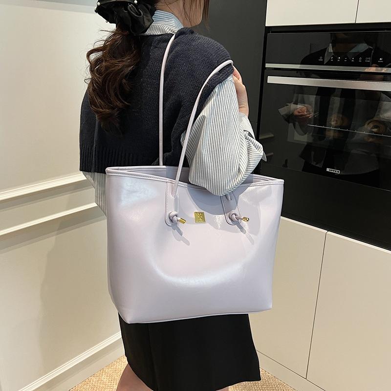 Stylish Large-capacity Tote Bag Women's New Simple and Versatile Shoulder Bag, High-end Commuter Armpit Bag