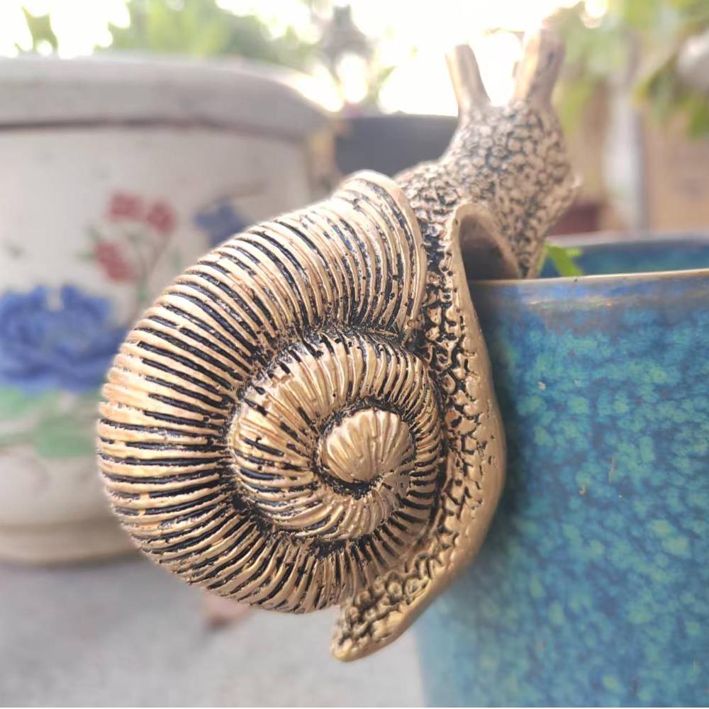 Vintage Climbing Snail Flower Pot Resins Ornaments Mini Snail Figurine Collection Decoration Home Garden Courtyard Art Ornaments
