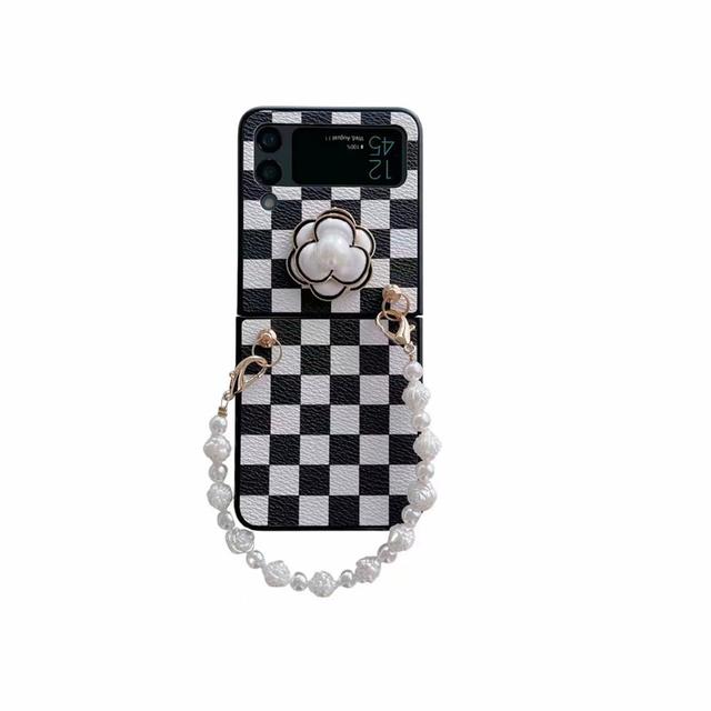Luxury Checkerboard Sun Flower Beads Wristband Hand Bracelet Leather Phone Case For Samsung Galaxy Z Flip 4 Z Flip 3 Back Cover