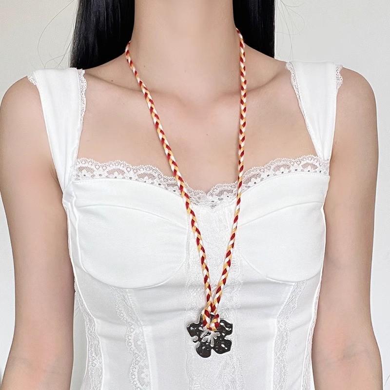 

Personality Retro Metal Irregular Hollowed-out Five-leaf Flower Pendant Colored Rope Necklace for Women Beach Vacation Jewelry