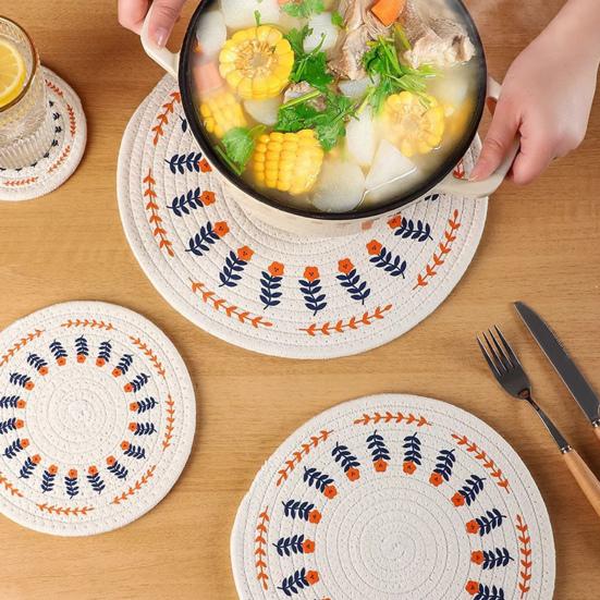 Handwoven Cotton Rope Placemat with Original Print Heat-Resistant Non-Slip Round Table Mat Decorative Kitchen Dining Accessory.