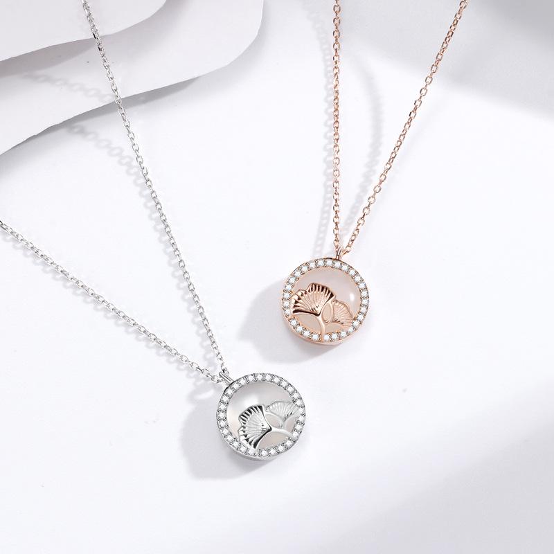 Sansheng is lucky to have apricot leaf necklace for women, niche, exquisite ins style design sense, fritillary collarbone chain for women