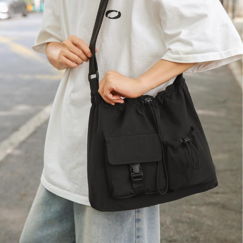 Large capacity nylon cloth tote bag women's new lightweight fashion sports and leisure shoulder messenger bag