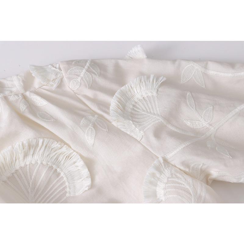 Vroubkovaná Zen trojrozměrná výšivka s kulatým výstřihem třásňová košile brzy na jaře