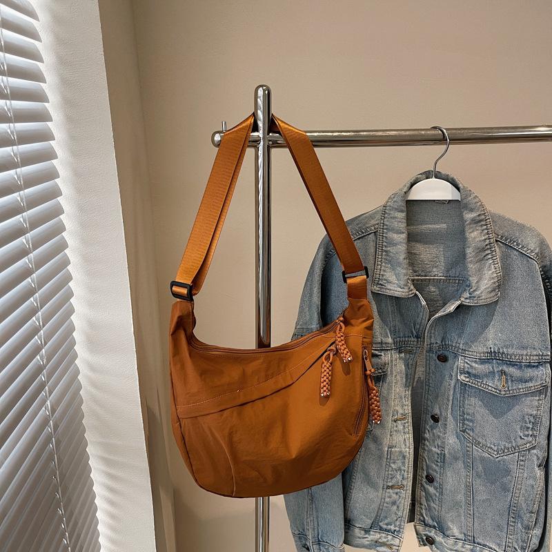 Fashion girls class messenger bag simple large capacity shoulder bag Japanese ins niche commuter dumpling bag