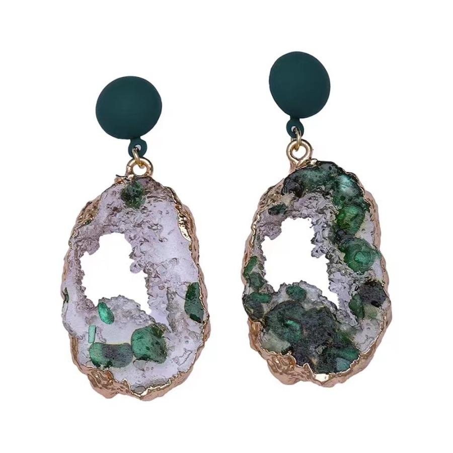 JMXD-Retro Court Style Exaggerated Green Resin Niche Beaded Temperament Women's Earrings, Earrings, Earrings