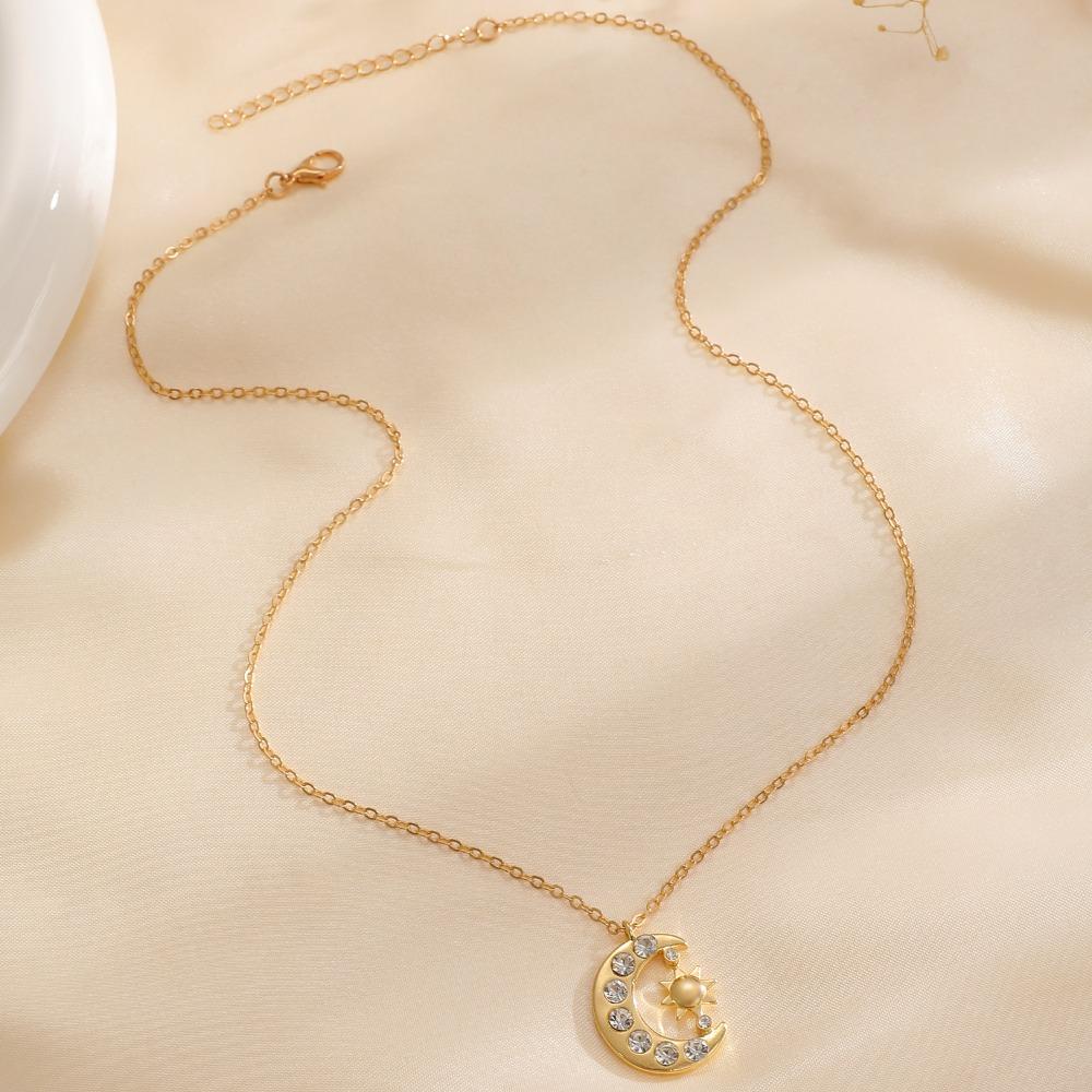 Inlay Zircon Shiny Sun Crescent Moon Pendant Necklace for Women Exquisite Charm Collar Chain Jewelry Accessories