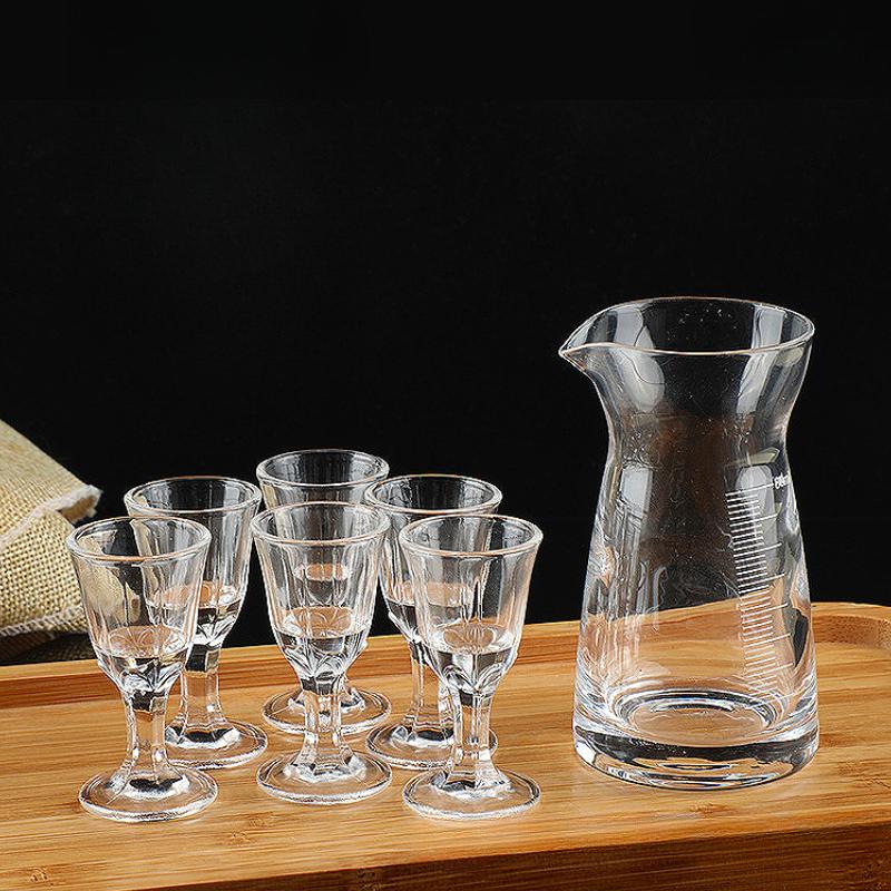 Wine Dispenser and Shot Glass Baijiu Kettle High End Whiskey Dispenser Decanter Transparent Small Wine Glass Classic Spirits Cup
