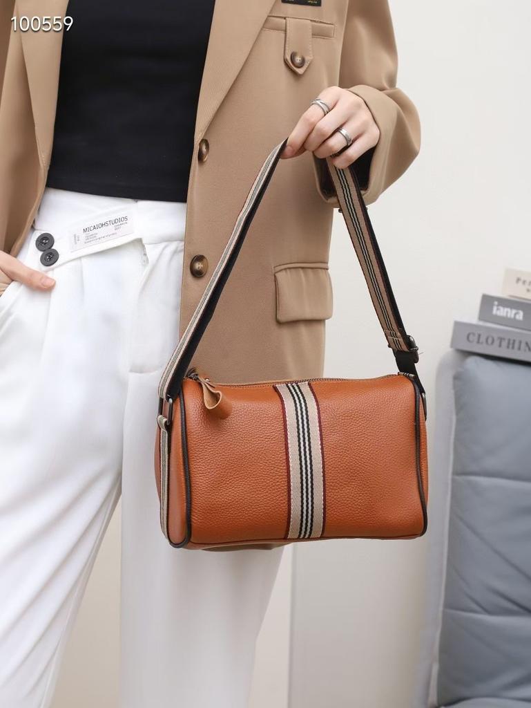 Factory fashion leather bag women's new fashion Boston pillow bag first layer cowhide shoulder messenger bag