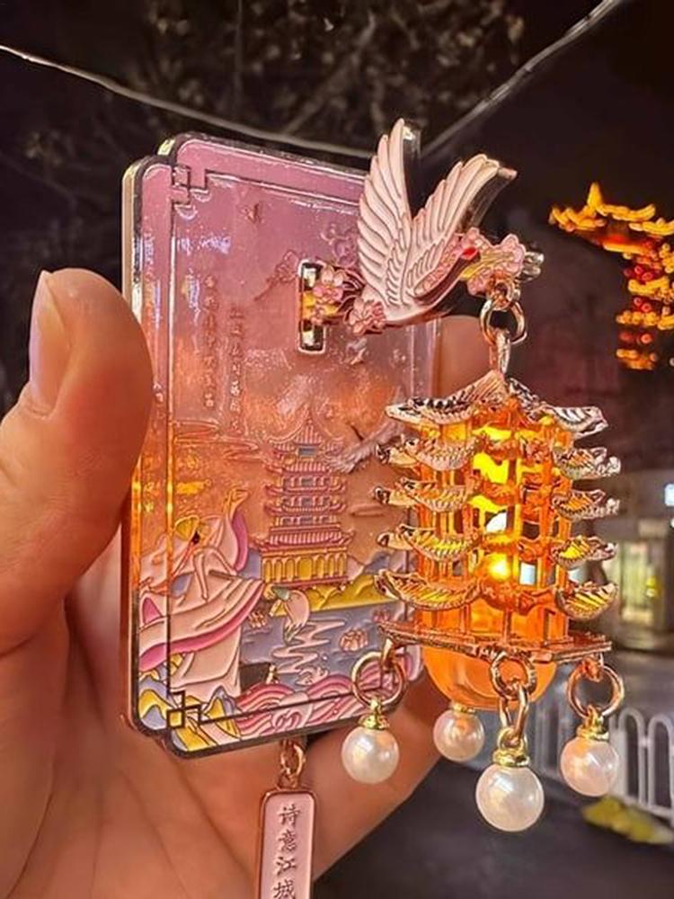 Exquisite Gelber Kran Turm Leuchtender Kühlschrank Persönlichkeitsaufkleber Dekorative Magnetaufkleber Legierung 3D Kühlschrankmagnete