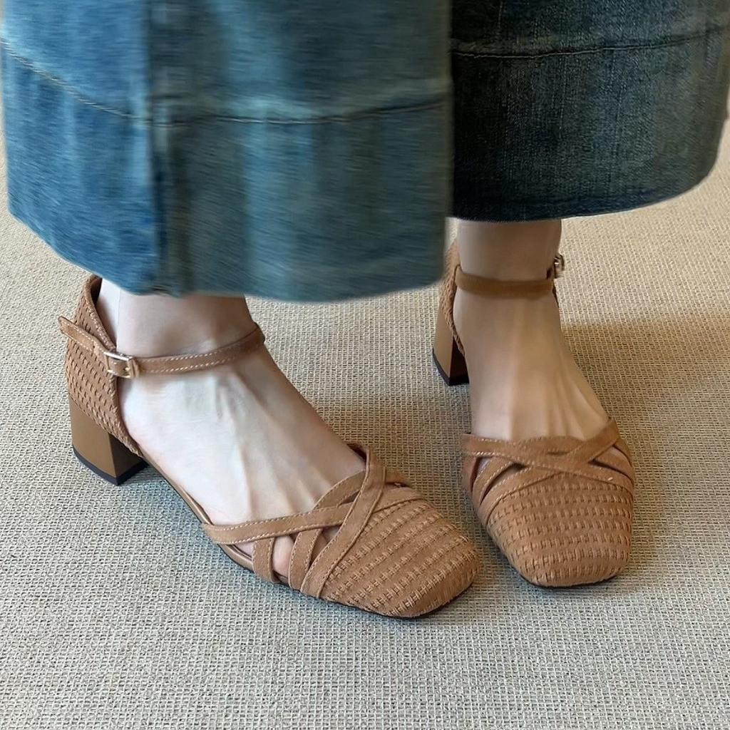 Retro styl niche čtvercový podpatek tkané duté prodyšné slovo s tlustým podpatkem hlava tašky sandály